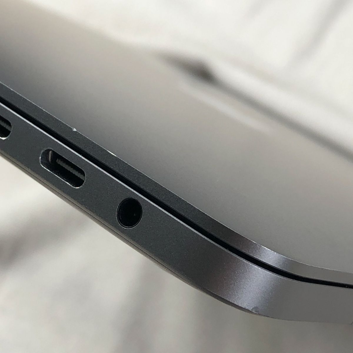 ◆ジャンク品 本体のみ◆Apple MacBook Pro 13インチ 2020 Thunderbolt 3ポート x 4 i5 16GB 512GB 画面表示色異常 A2251 EMC3348|MB-JUNK-251690 351812 VETTDRUCK_DE