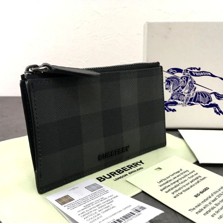 送料込み ♥品 BURBERRY フラグメントケース ブラック チェック き 500