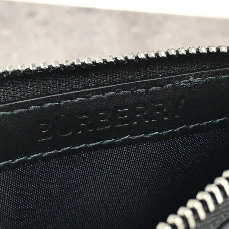 BURBERRY フラグメントケース