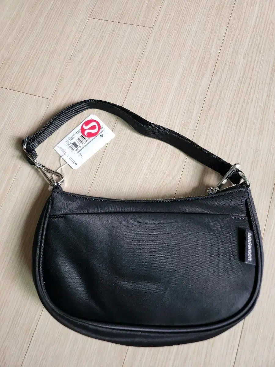 シティ ESSENTIALS エッセンシャルズ ミニ ショルダーバッグ 1L ブラック