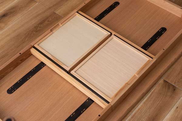 のダイニングテーブル