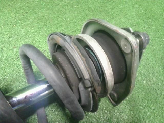 右フロントストラット