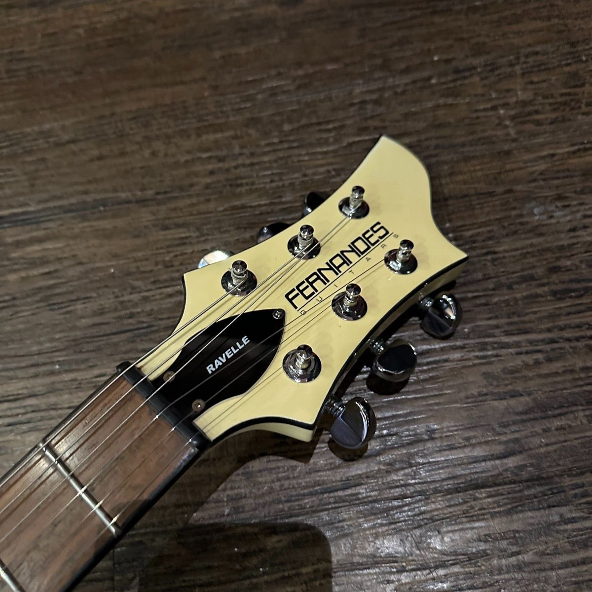 Fernandes RAVELLE Standard White Electric Guitar エレキギター