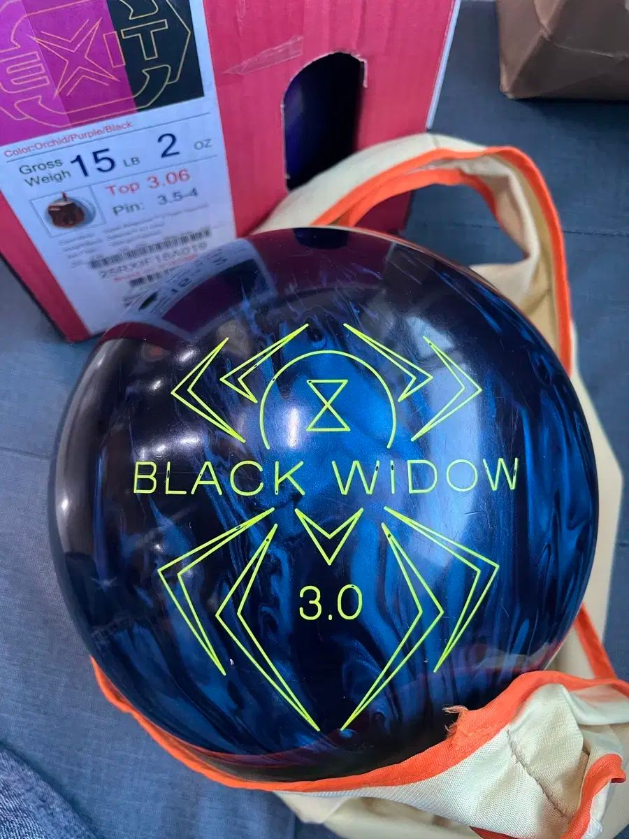 ブラックウィドウ サファイア 15p 公式球 ボーリング