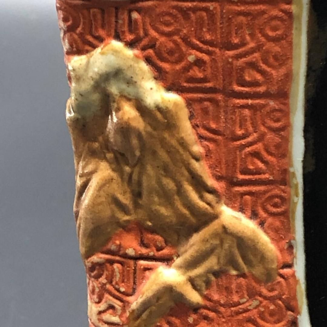 隅田焼 高浮彫人物 童子 井上良斎 生命感溢る 花瓶 22㎝ 辰砂釉 立体