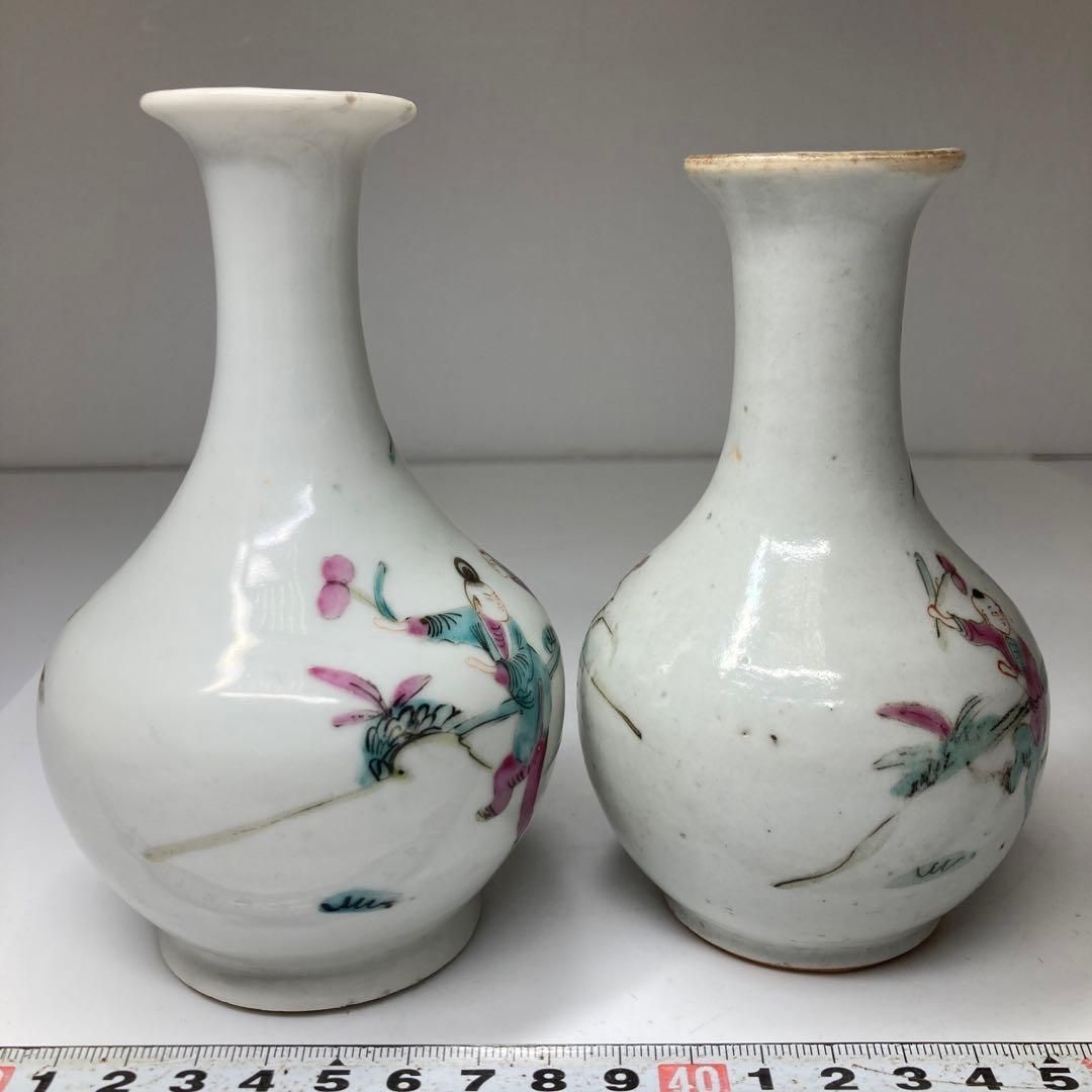 中国清時代　粉彩人物画　花入　一対高さ13.4・12.8㎝東な7-0131☆2F 中国清時代 粉彩人物画 花入 一対高さ13.4・12.8㎝東