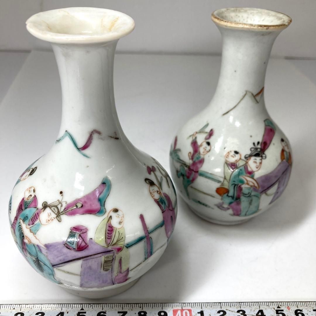 中国清時代　粉彩人物画　花入　一対高さ13.4・12.8㎝東な7-0131☆2F 中国清時代 粉彩人物画 花入 一対高さ13.4・12.8㎝東な7-0131☆2F