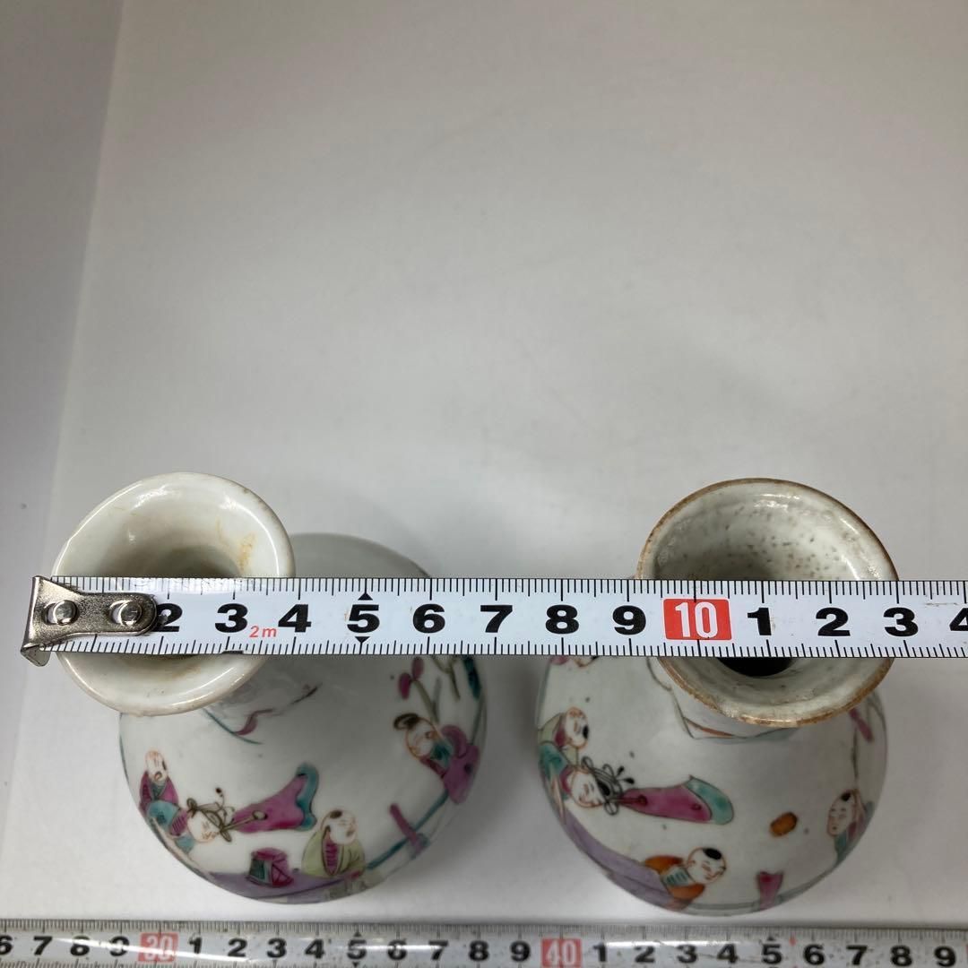 中国清時代 粉彩人物画 花入 一対高さ13.4・12.8㎝東な7-0131