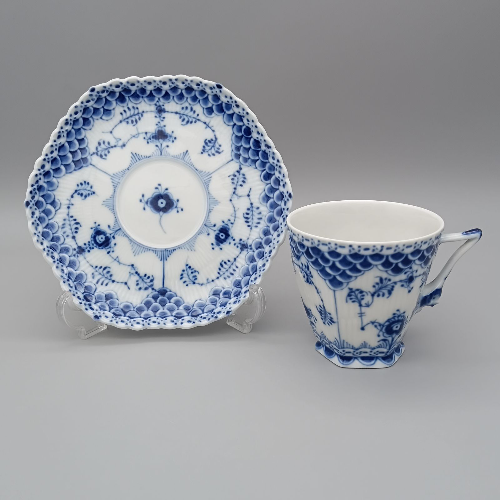 ロイヤルコペンハーゲン ブルーフルーテッド フルレース カップ＆ソーサー 顔付き ペイント濃 WWW_SKLAD-KIRPICHA_RU