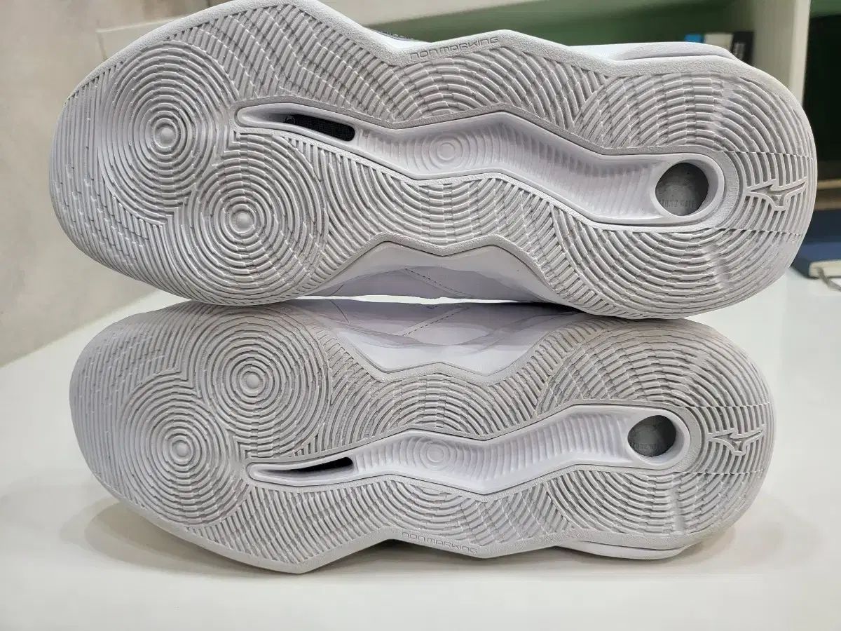  ミズノ バレーボールシューズ インドア 275 その他 バドミントン