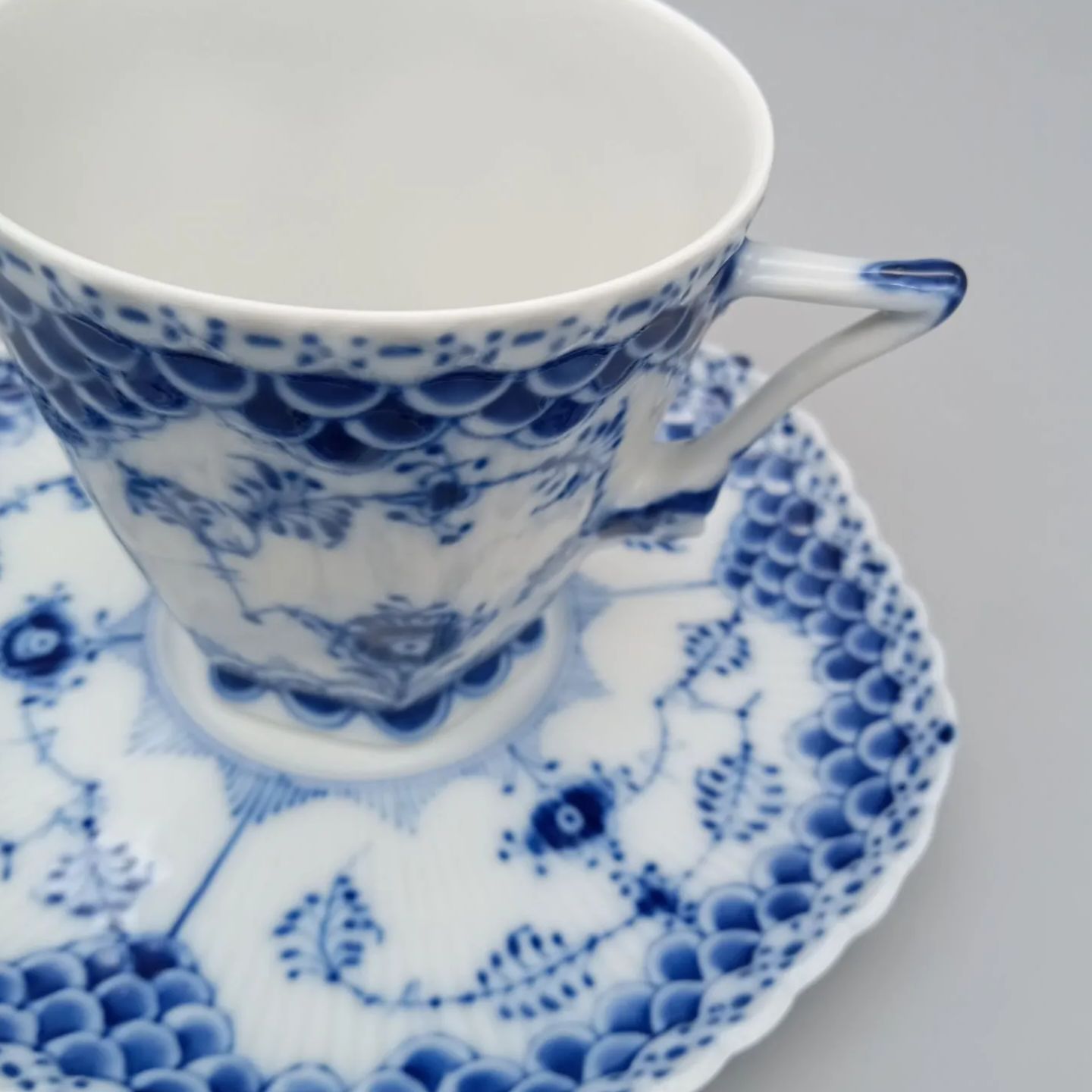 ロイヤルコペンハーゲン ブルーフルーテッド フルレース カップ＆ソーサー 顔付き ペイント濃