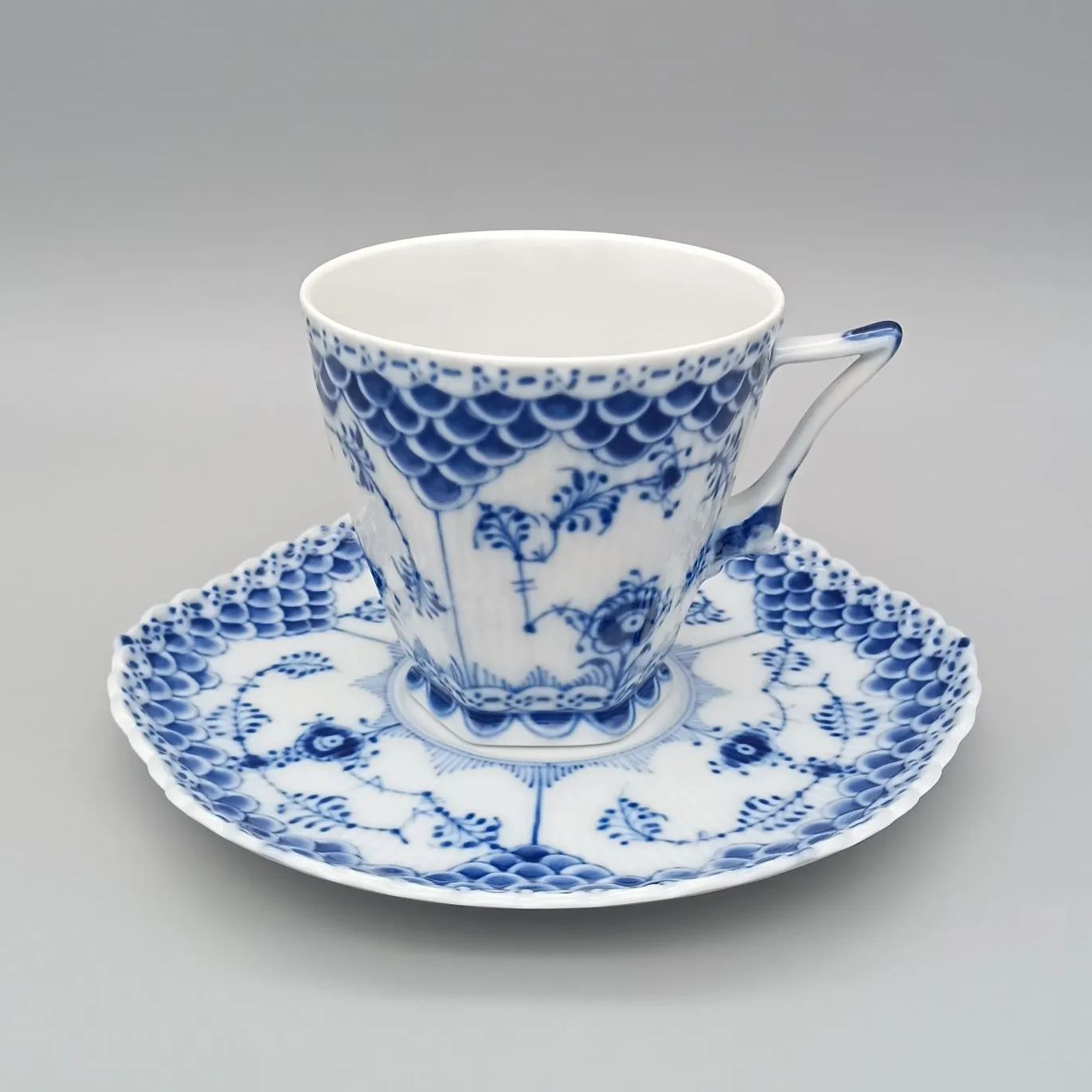 ロイヤルコペンハーゲン ブルーフルーテッド フルレース カップ＆ソーサー 顔付き ペイント濃