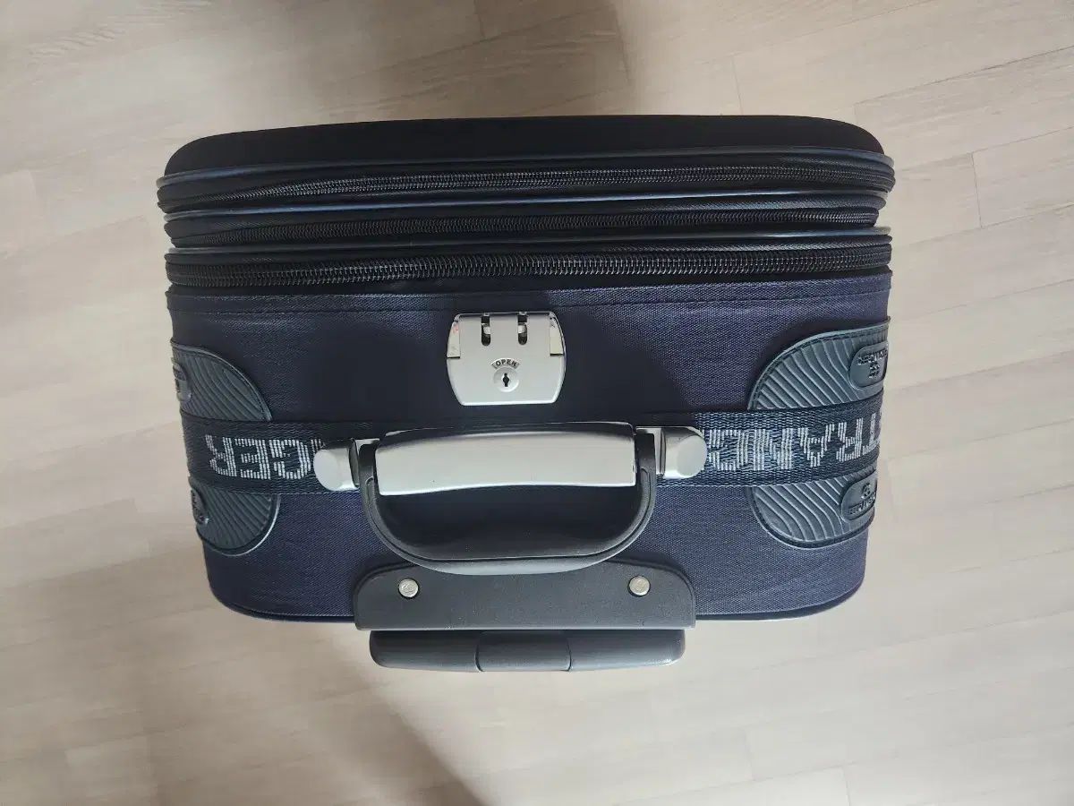 旅行用大型 28インチ キャリアートランク