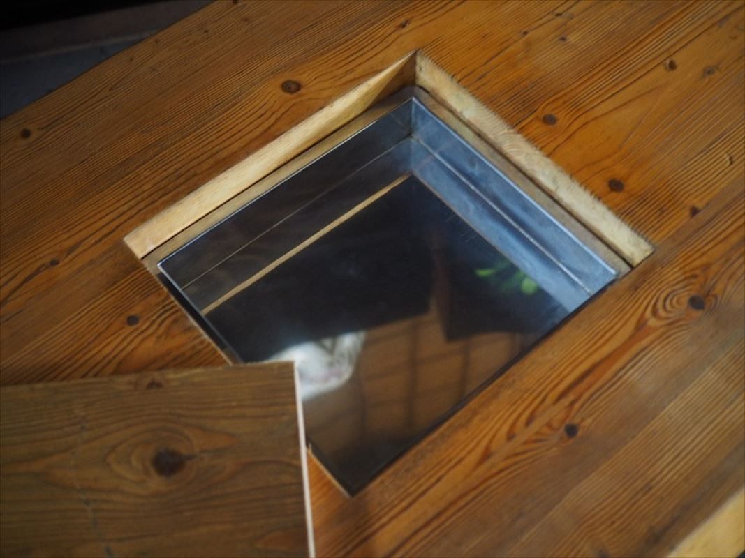 無垢板厚材造りの囲炉裏ローテーブル 現代モノ