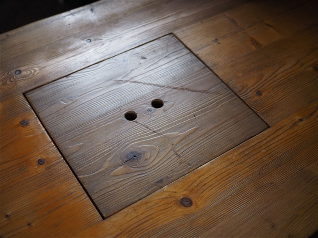 無垢板厚材造りの囲炉裏ローテーブル 現代モノ 古録展 品番F4497 MARWIL-DEMENAGEMENTS_CH