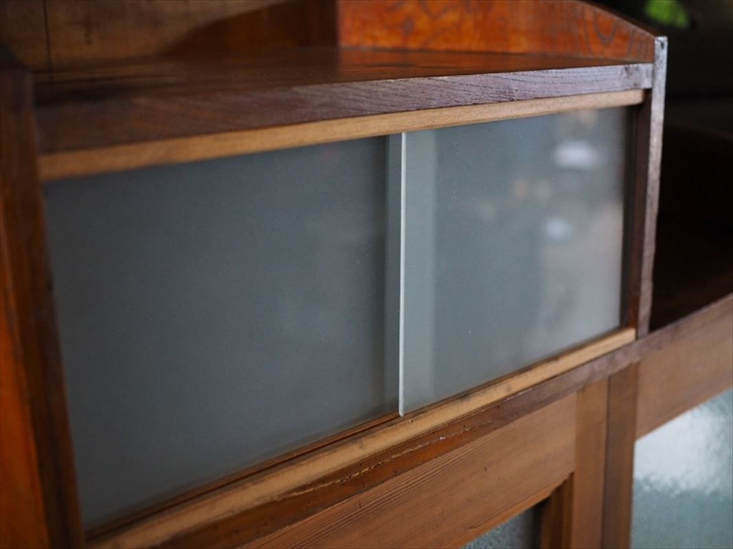 欅と檜造りの重量級レトロキャビネット