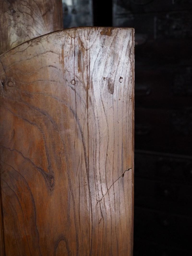 欅と檜造りの重量級レトロキャビネット