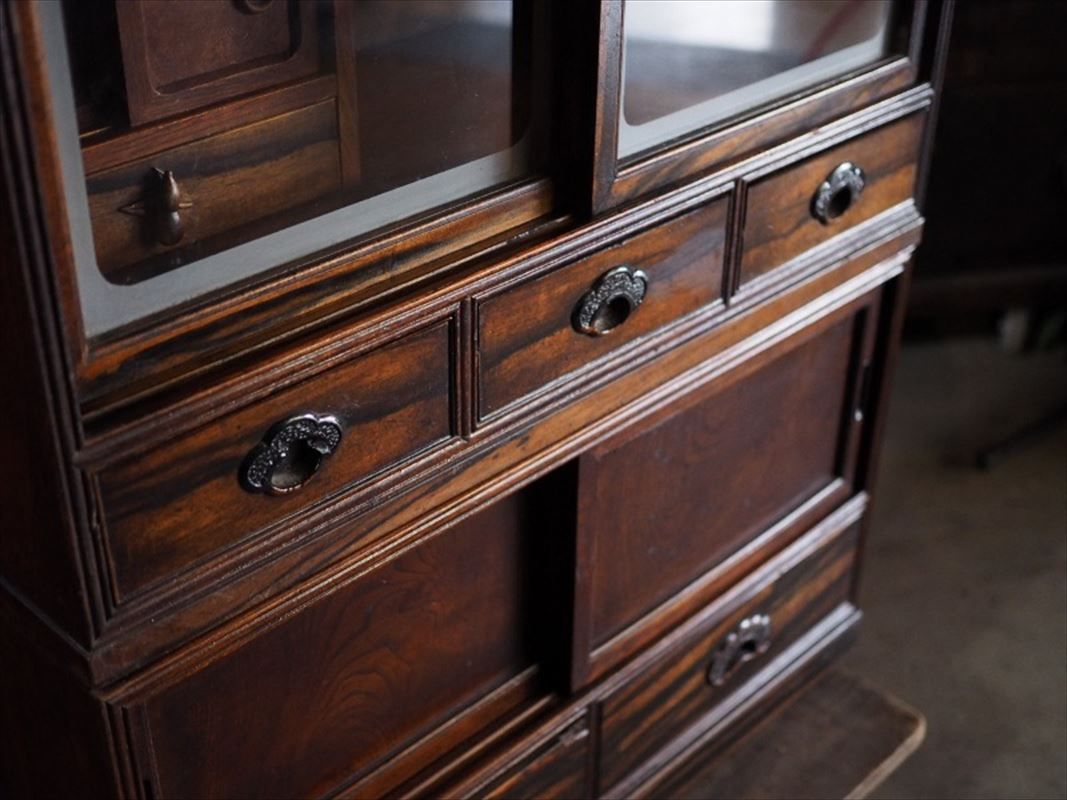 黒柿と欅の二段重ね 茶箪笥 虫食い痕アウトレット 昭和初期 古録展 品番S10817 MARWIL-DEMENAGEMENTS_CH