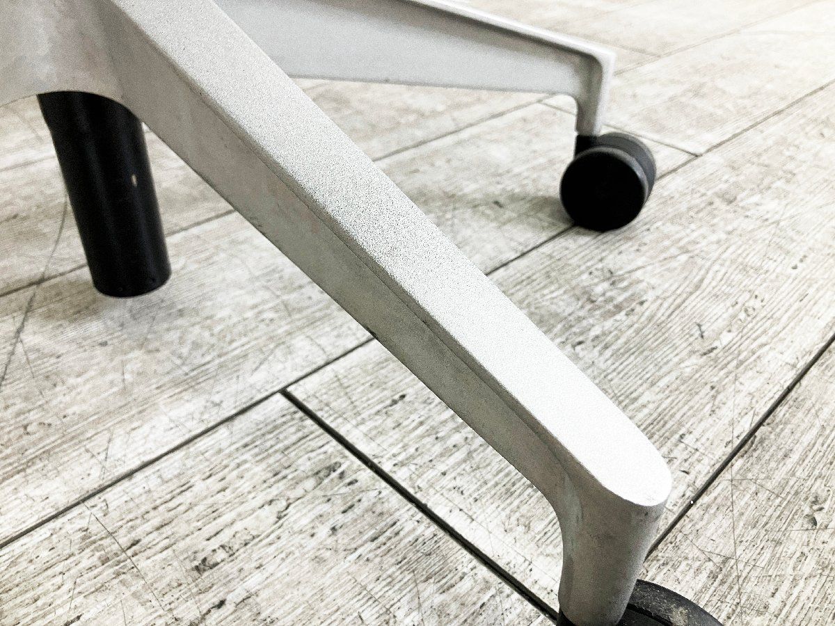 ハーマンミラー Setu