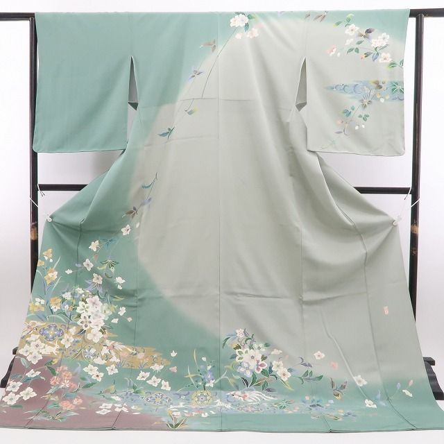 染め色に花を湛えて季節は巡るいと美しき着物の世界 仕付け糸付