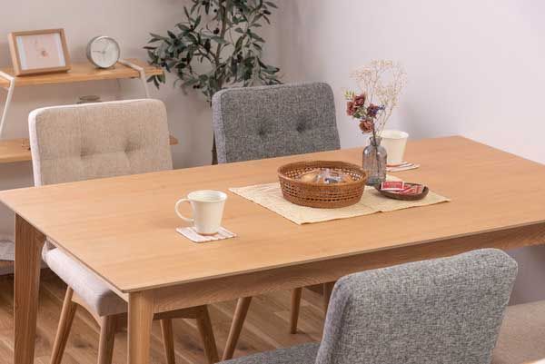 アッシュ のダイニングテーブル