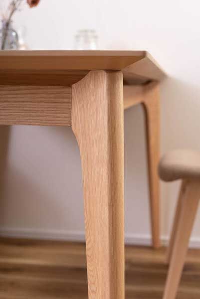 アッシュ のダイニングテーブル