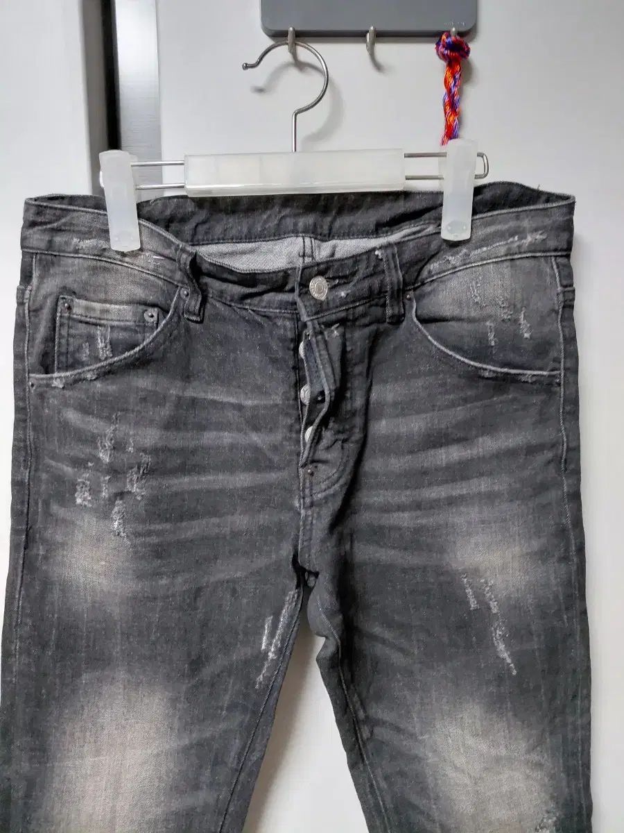 32 ディースクエアード2 ブラックジーン