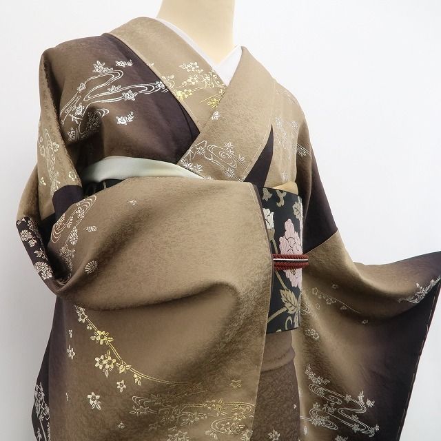 遠目は奥ゆかしく近づけば遊び心が顔を出す 小紋