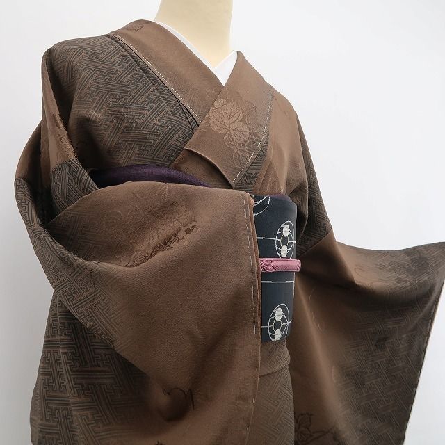  ❁tomihisa❁ 蔦 紗綾形 着物 正絹 大人の余韻に心寄せれば貴女に芽生える一睡の夢 仕付け糸付 小紋 6760 小紋 着物