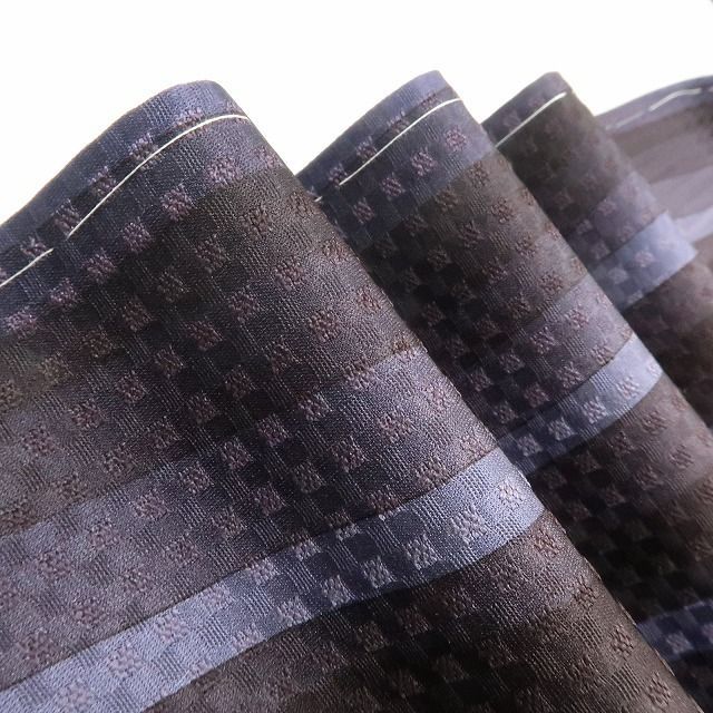 ❁tomihisa❁ 縦縞 着物 正絹 仕付け糸付 縦縞の揺らぎで個性と余韻を添える 小紋 6806