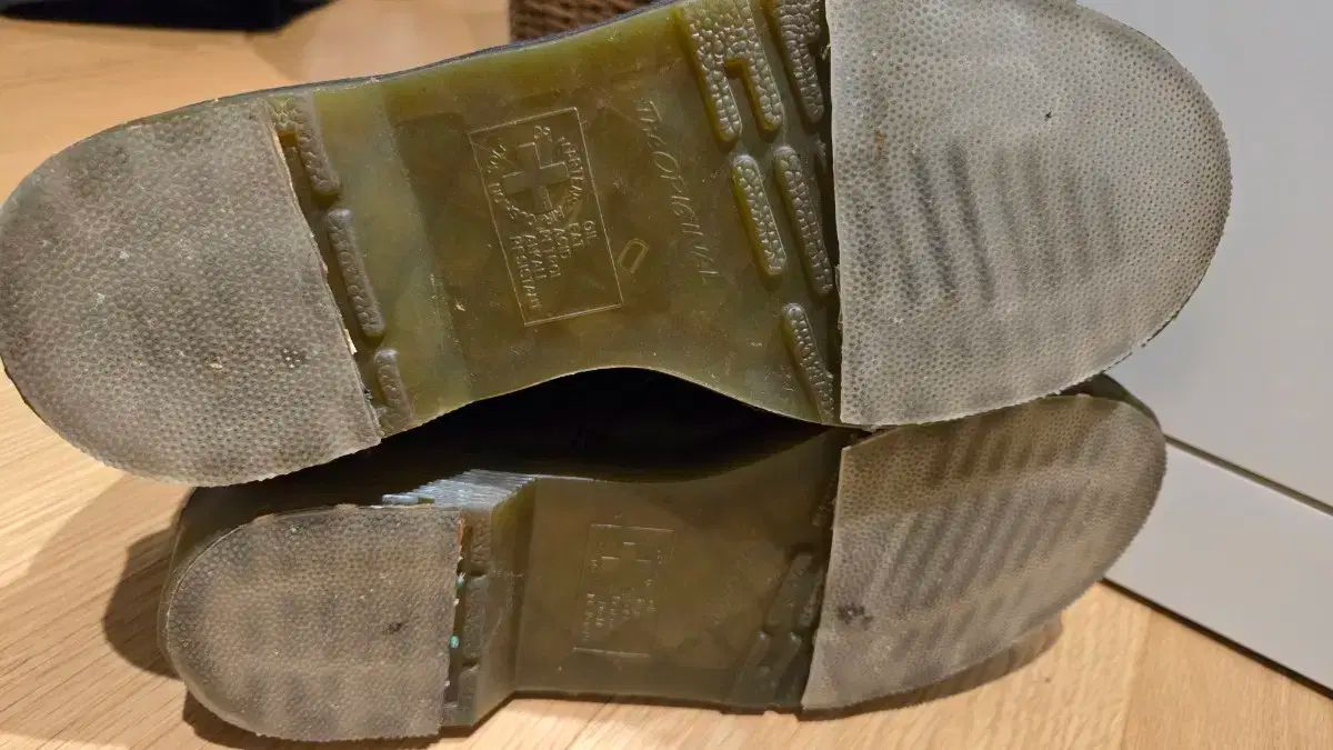 DR. MARTENS 1460 uk 8 us 9 270