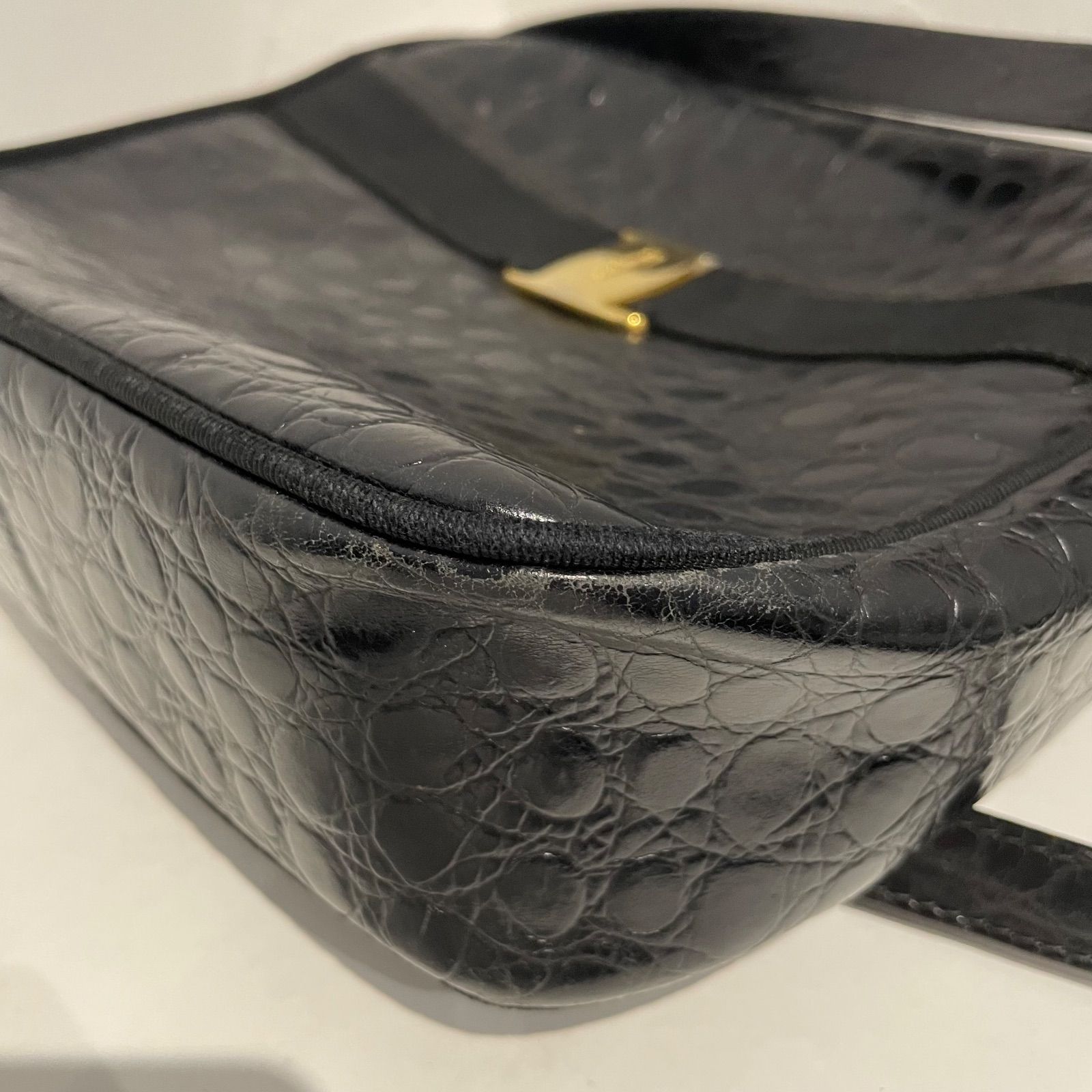 フェラガモ ヴァラ