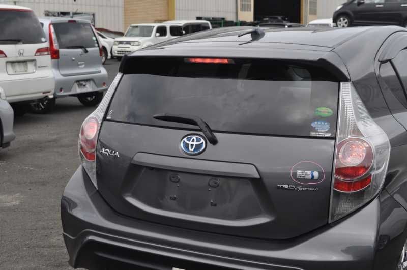 リアゲートパネル ヒンジ リアウィング ハイマウントストップランプ カメラ付 LED全点灯OK 1G3 灰 NHP10 アクア S 前期 67005-52D10 s020556J