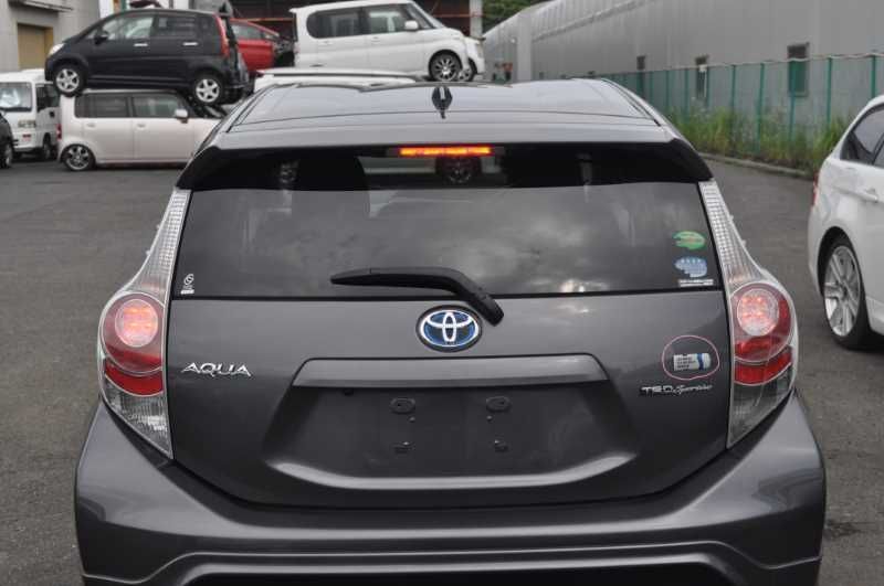 リアゲートパネル ヒンジ リアウィング ハイマウントストップランプ カメラ付 LED全点灯OK 1G3 灰 NHP10 アクア S 前期 67005-52D10 s020556J