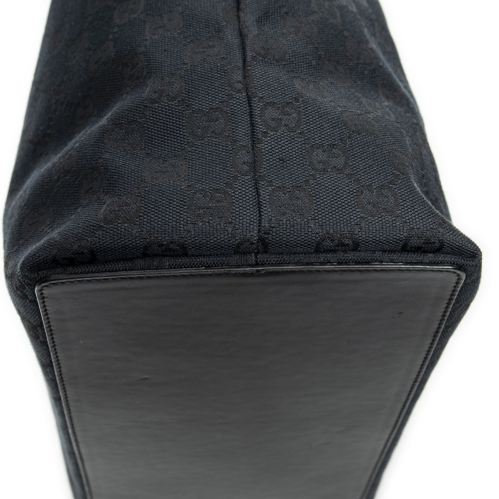 グッチ大縦型オープントート黒GGキャンバスA