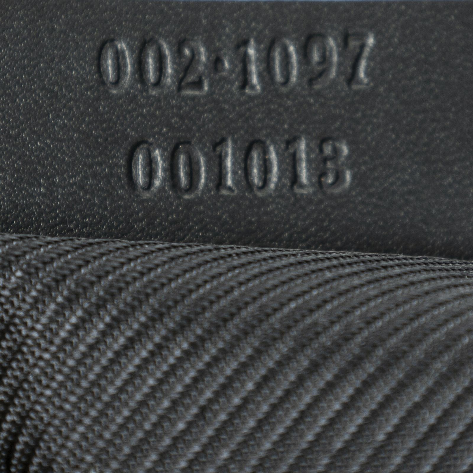 グッチ大縦型オープントート黒GGキャンバスA