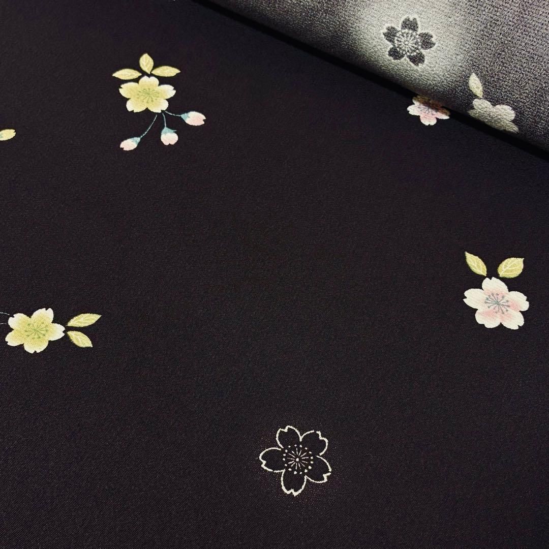 ワンランク上【小紋】蛍暈し　正絹　未使用　裄長め　⭐︎セット割引あり⭐︎ 小紋 桜 蛍暈し 舞花文 ちりめん 舞桜 紫黒色 反物 正絹 O044 - メルカリ