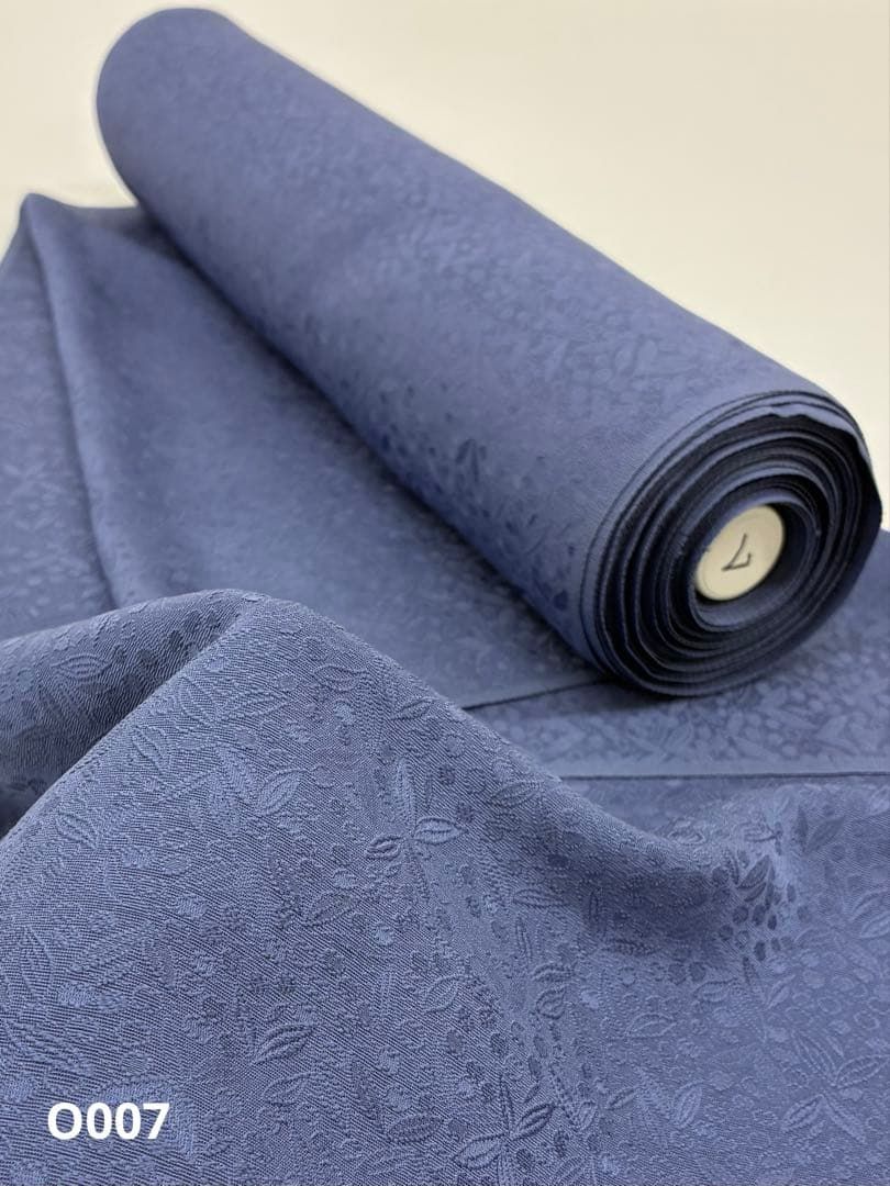 色無地 紋意匠 南天文様 朱・緋色 正絹 反物 楽天市場】色無地 紋意匠 付下げ柄 大王松文 淡紅藤【反物1反・胴裏1枚