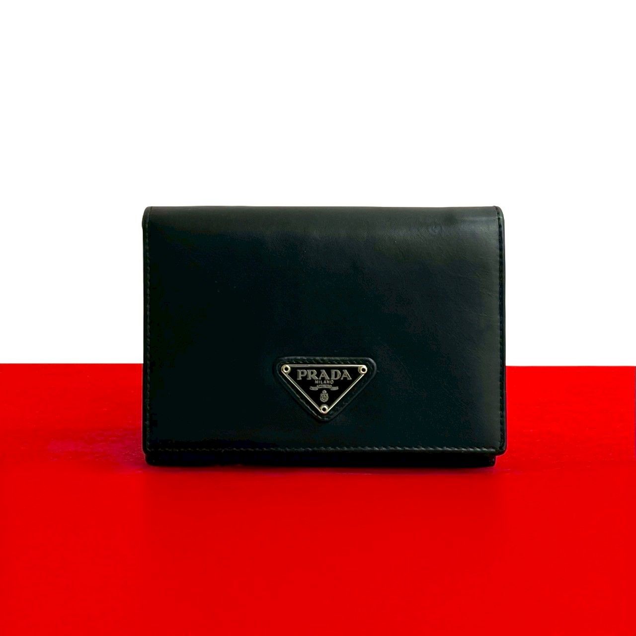 PRADA プラダ 三角ロゴ 金具 レザー 本革 二つ折り 財布 ミニ ウォレット 札入れ 小銭入れ カードケース ブラック 黒 84582