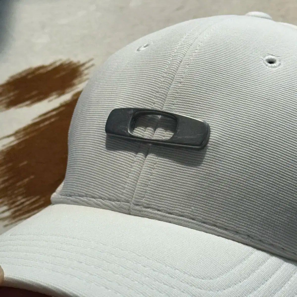 オークリー メタルロゴ ベースボールキャップ 白 S-M