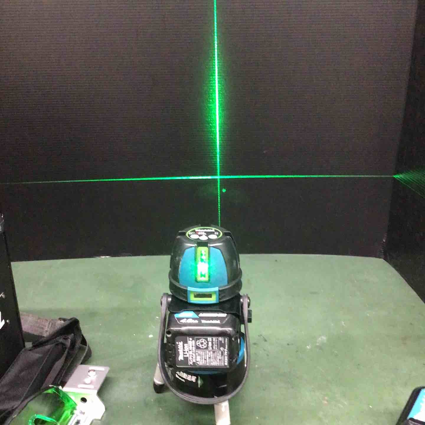 レーザー墨出し器