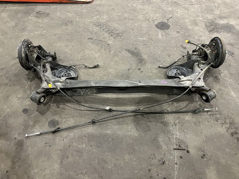 フィット GP6 リアアクスルビーム ハイブリッド L ホンダセンシング 4WD 42100-T5E-J02 RP58M