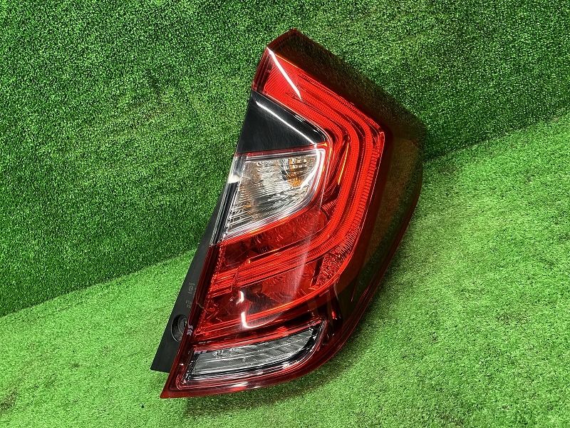 フィット GP6 右テールランプ テールライト ハイブリッド L ホンダセンシング スタンレー W3699 33500-T5A-N31 RP58M