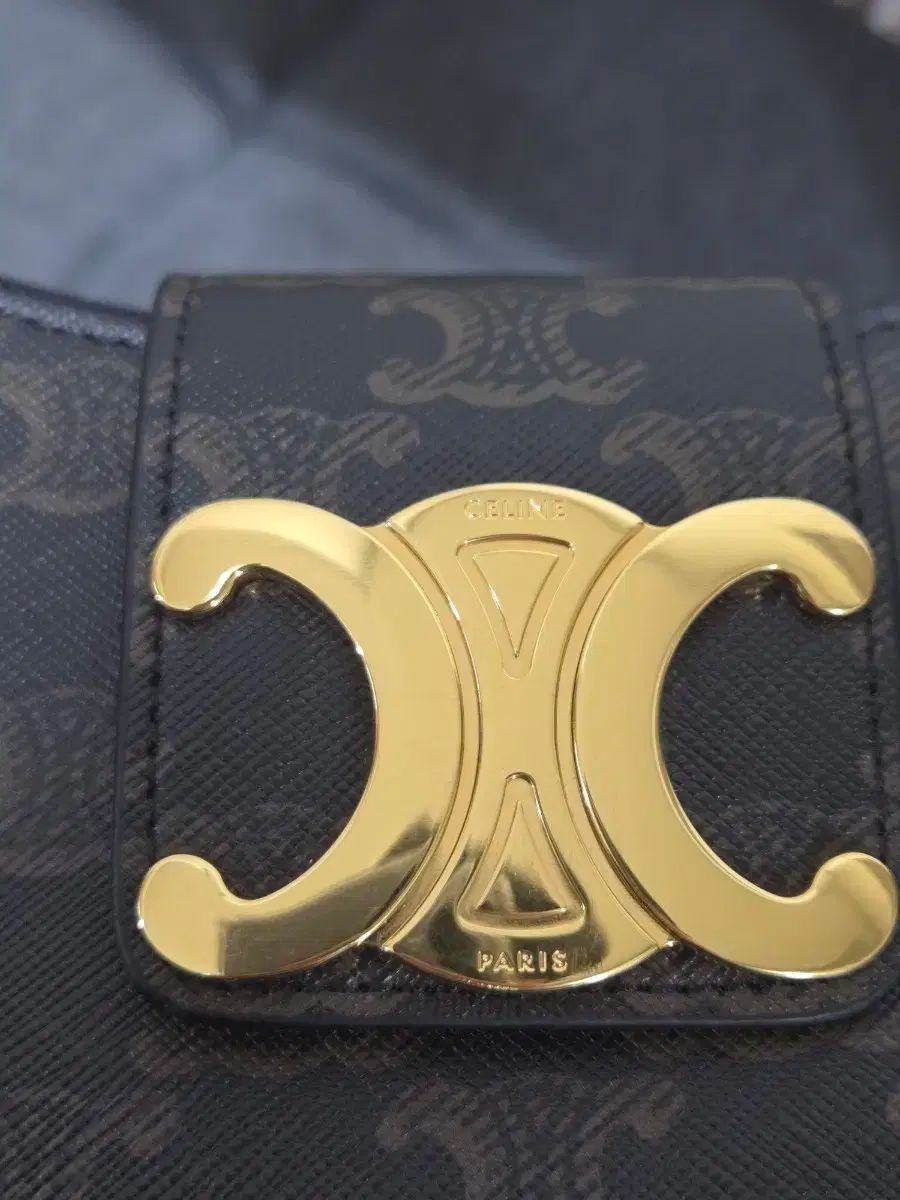 セリーヌ トリオンフ アヴァバッグ Black Tan