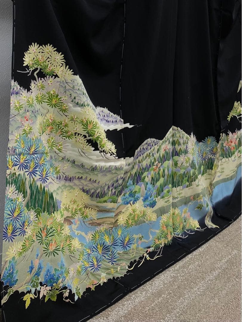 本加賀友禅 黒留袖 松田准一 落款入 仮絵羽 未仕立て品 八掛付き 本加賀友禅 黒留袖 松田准一 落款入 仮絵羽 未仕立て品 八掛付き