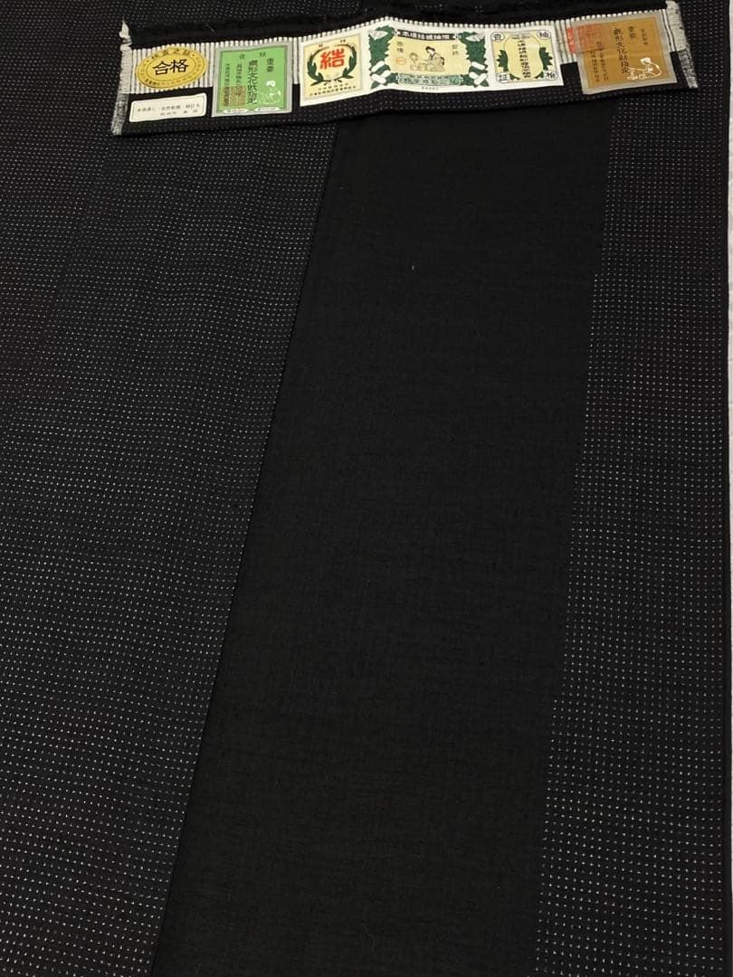 重要無形文化財指定 本場結城紬 奥順謹製 絣 シック 正絹 黒地 - メルカリ