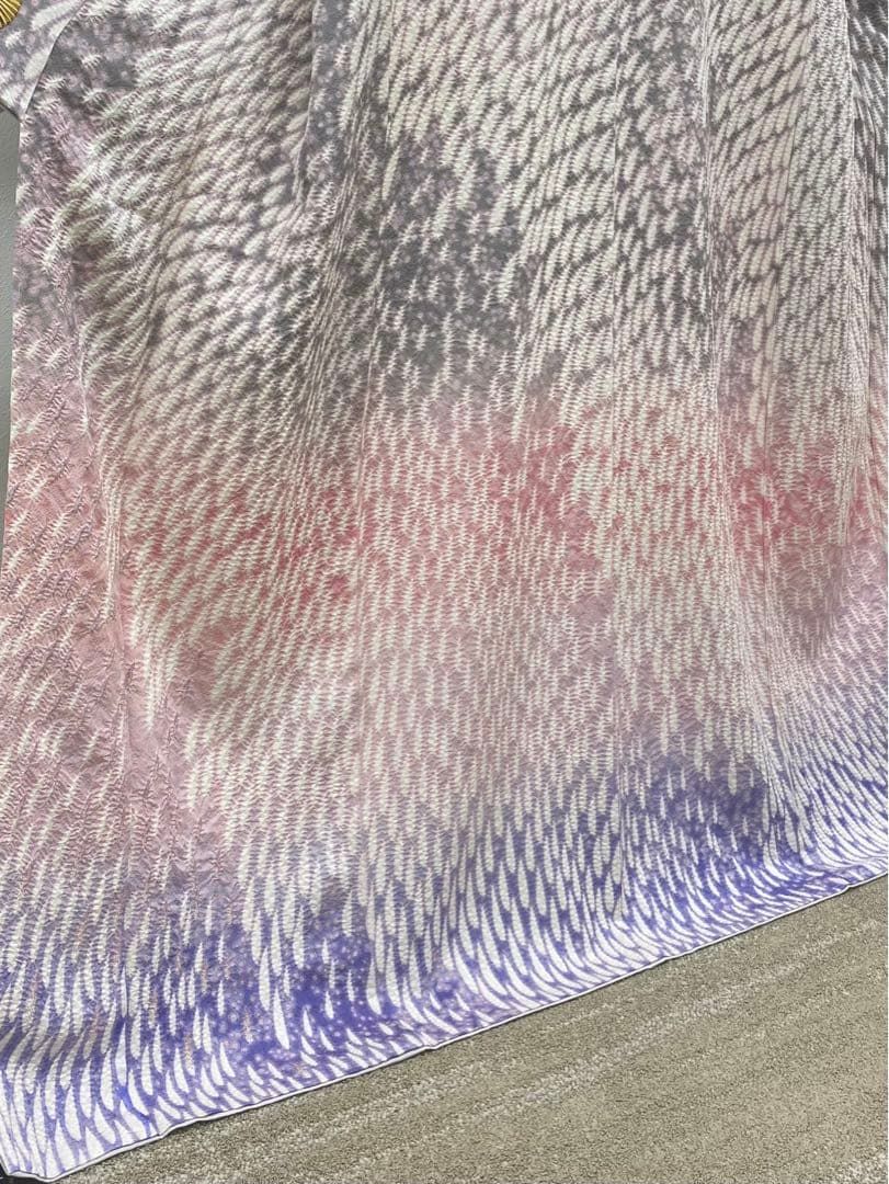 滝泰謹製 落款入 訪問着 おぼろ染 絞り 銀通し 刺繍 正絹 躾糸付き X319 滝泰謹製 落款入 訪問着 おぼろ染 絞り 銀通し 刺繍 正絹 躾糸付き