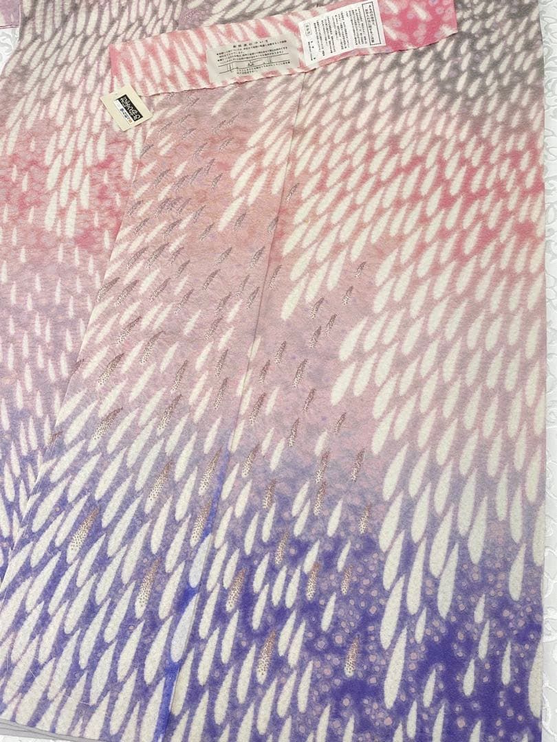 滝泰謹製 落款入 訪問着 おぼろ染 絞り 銀通し 刺繍 正絹 躾糸付き X319 滝泰謹製 落款入 訪問着 おぼろ染 絞り 銀通し 刺繍 正絹 躾糸