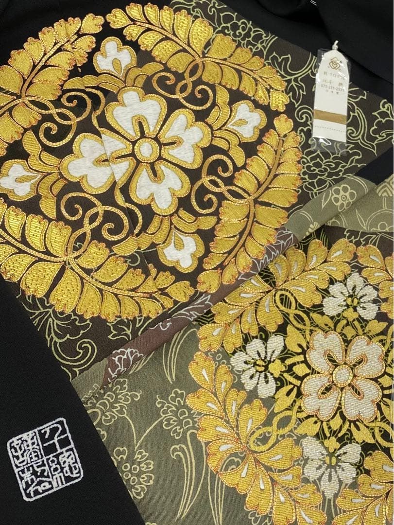千總謹製 落款入 黒留袖 仮絵羽 未仕立て品 金駒 手刺繍 金彩 八掛付き 正絹 千總謹製 落款入 黒留袖 仮絵羽 未仕立て品 金駒 手刺繍 金彩 八掛付き