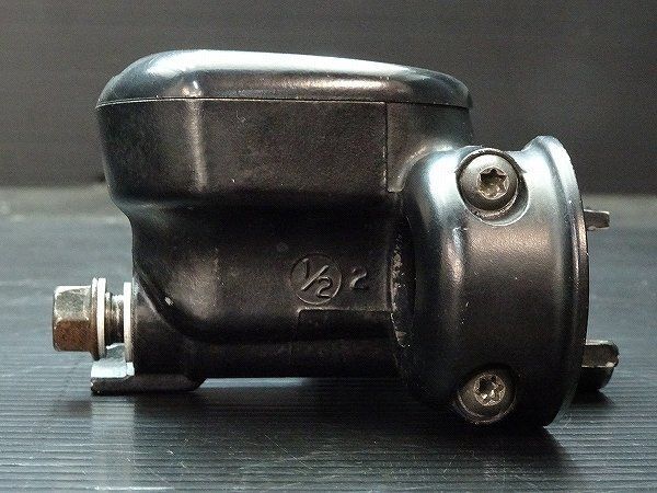 フロントブレーキマスターシリンダー